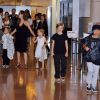 Angelina Jolie, ses jumeaux Knox Leon Jolie-Pitt et Vivienne Marcheline Jolie-Pitt, Shiloh Jolie-Pitt et Pax Thien Jolie-Pitt arrivant à l'aéroport international de Tokyo, le 21 juin 2014