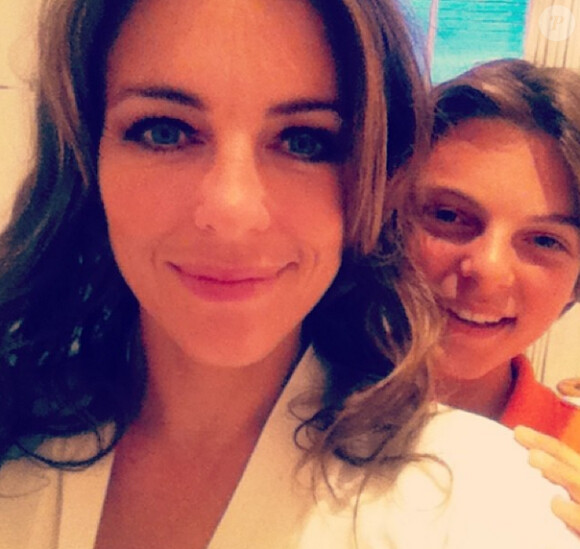 Elizabeth Hurley aime tout particulièrement publier des selfies avec son fils Damian sur Instagram.