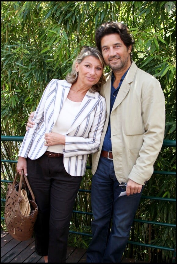Bruno Madinier et son épouse Camille au Village VIP de Roland-Garros le 29 mai 2011 à Paris