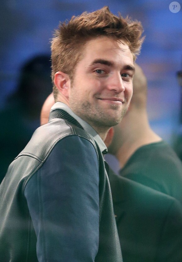 Robert Pattinson participe à l'émission "Good Morning America" à New York, le 17 juin 2014.