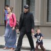 Carson Daly, sa fiancée Siri Pinter et leur fils Jackson à New York, le 14 mai 2012. 