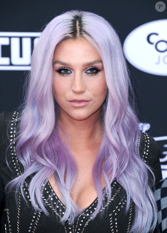 Kesha ose les cheveux pastel !