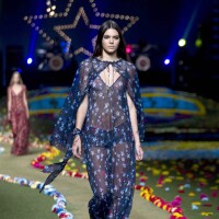 Fashion Week : Kendall Jenner, sexy en lingerie pour Tommy Hilfiger