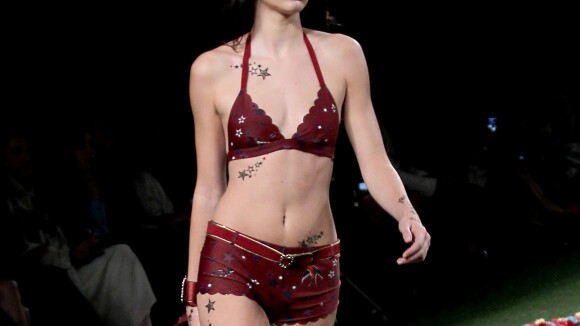 Fashion Week : Kendall Jenner, sexy en lingerie pour Tommy Hilfiger