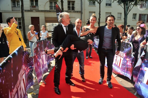 Gilbert Rozon, Guiliano Peparini, Lorie et Olivier Sitruk. Le jury de "La France a un incroyable talent" arrive au Théâtre André Malraux de Rueil-Malmaison pour le début des auditions. Le 8 septembre 2014.