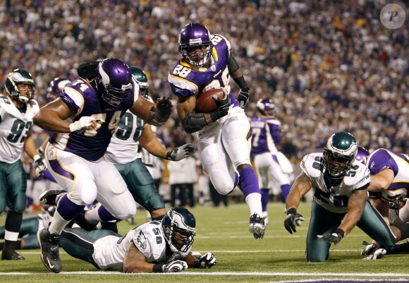 Adrian Peterson, running back des Vikings du Minnesota, file au touchdown en janvier 2009 contre les Eagles de Philadelphie.