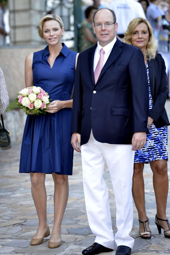 La princesse Charlene, enceinte de son premier enfant, et le prince Albert II de Monaco lors du traditionnel pique-nique des Monégasques dans les jardins du parc Princesse-Antoinette à Monaco, le 1er septembre 2014.