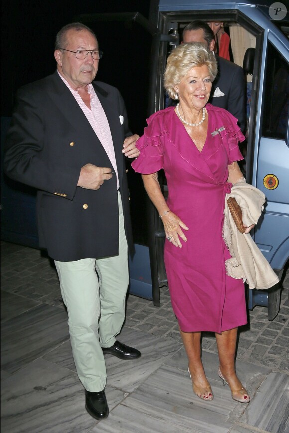 Des invités au Musée de l'Acropole d'Athènes le 17 septembre 2014 pour le dîner organisé à l'occasion des 50 ans de mariage du roi Constantin II de Grèce et de la reine Anne-Marie, à la veille de la fête des noces d'or au Yacht Club du Pirée.