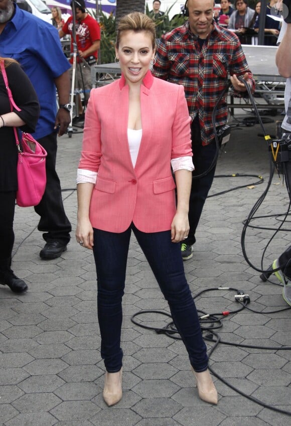 Alyssa Milano sur le plateau de l'emission "Extra!" à Universal City, le 7 janvier 2014. 