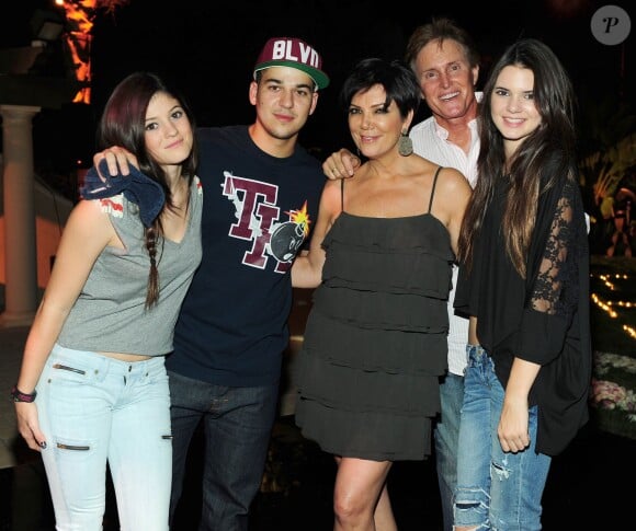 Kendall Jenner, Kris Jenner, Rob Kardashian, Bruce Jenner et Kylie Jenner à Beverly Hills le 27 septembre 2010.