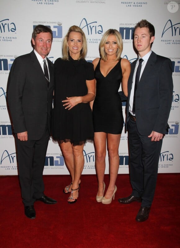 Wayne et Janet Jones-Gretzky et leurs enfants Paulina et Ty à Las Vegas. Mars 2012.
