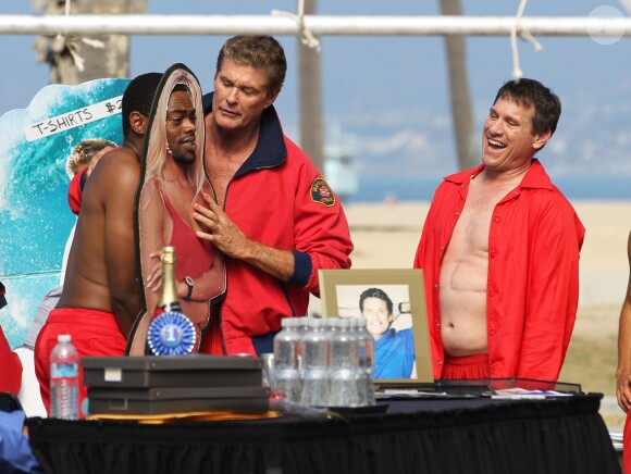 David Hasselhoff sur le plateau de tournage de Celebrity Death Pool aux côtés de Jon Lovitz et Ken Jeong à Venice Beach, le 23 septembre 2014