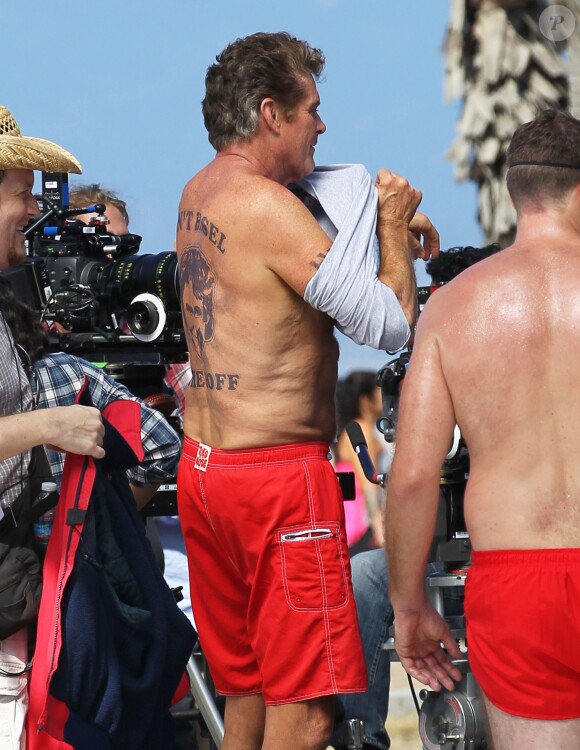 David Hasselhoff sur le plateau de tournage de Celebrity Death Pool aux côtés de Jon Lovitz et Ken Jeong à Venice Beach, le 23 septembre 2014