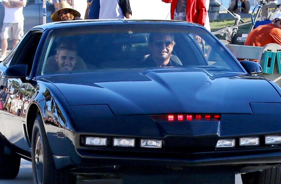 David Hasselhoff et Justin Bieber au volant de Kit dans un remake de K 2000 pour un projet vidéo secret, à Venice Beach, le 23 septembre 2014