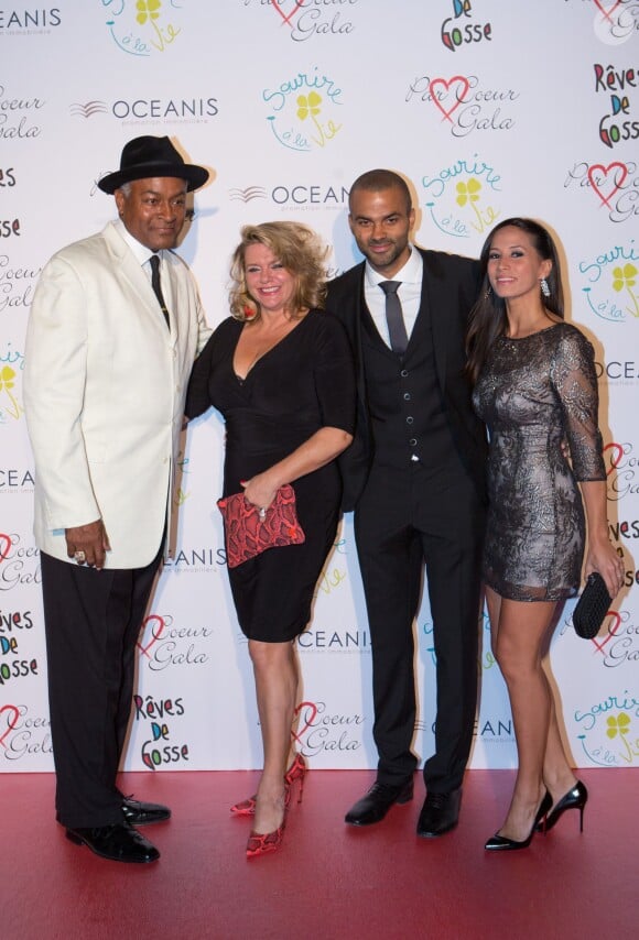 Tony Parker et ses parents Tony et Pamela avec sa femme Axelle - 9éme édition du "Par Coeur Gala" à Lyon le 25 septembre 2014.