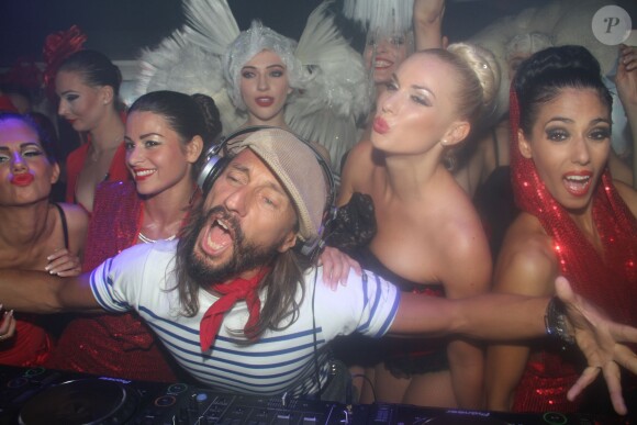 Exclusif - Bob Sinclar lors de la soirée Bob Sinclar "Paris by Night" au Queen le 19 septembre 2014