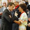 Nicolas Sarkozy et Jeannie Longo, faite Commandeur de la Légion d'Honneur au palais de l'Elysée à Paris, le 6 juillet 2011