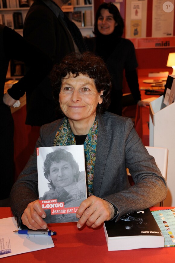 Jeannie Longo au Salon Du Livre au Parc des Expositions de Versailles, à Paris, le 18 mars 2011