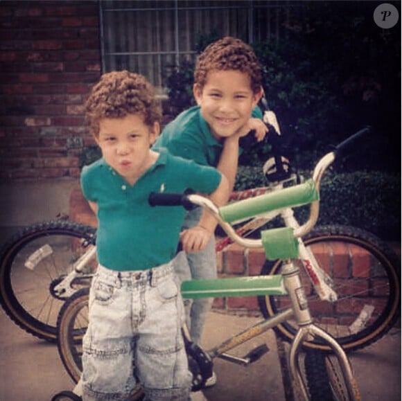 Blake Griffin et son frère Taylor dans leur enfance, photo issue du compte Instagram de Blake Griffin publiée le 18 avril 2014