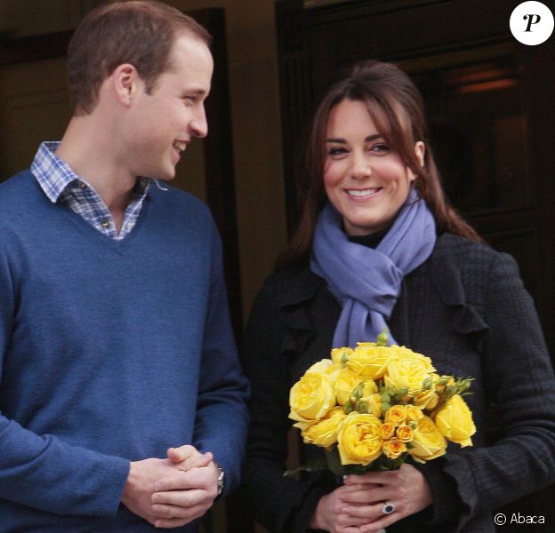 Kate Middleton avec le prince William à la sortie de l'hôpital King Edward VII à Londres le 6 décembre 2012, après avoir été traitée pour hyperémèse gravidique lors de sa première grossesse.