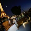 Sofia Essaïdi pose sublimement lors de la soirée de lancement de l'album Forever Gentlemen 2 le 1er octobre 2014 à bord de la péniche Le Paris, au pied de la Tour Eiffel. Sortie du disque le 20 octobre.