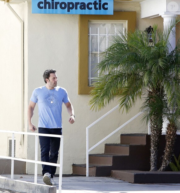 Ben Affleck visite un bureau de chiropratique à Brentwood, Los Angeles, le 3 octobre 2014.