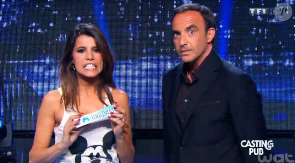 Nikos ALiagas et la jolie Karine Ferri dans Vendredi tout est permis sur TF1, le 3 octobre 2014.