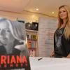 Adriana Karembeu dédicace son livre "Je viens d'un pays qui n'existe plus" à la librairie du Publicis Drugstore à Paris, le 25 septembre 2014.