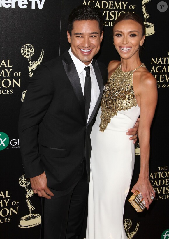Giuliana Rancic et Mario Lopez lors de la 41e cérémonie des Emmy Awards à Beverly Hills, le 22 juin 2014. 