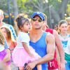 Exclusif - Mario Lopez avec sa femme Courtney et leurs enfants Gia et Dominic profitent d'une journée à Disneyland, Anaheim, le 8 août 2014. 