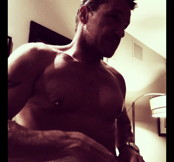 Benjamin Castaldi pose torse nu sur son compte Instagram. Octobre 2014.