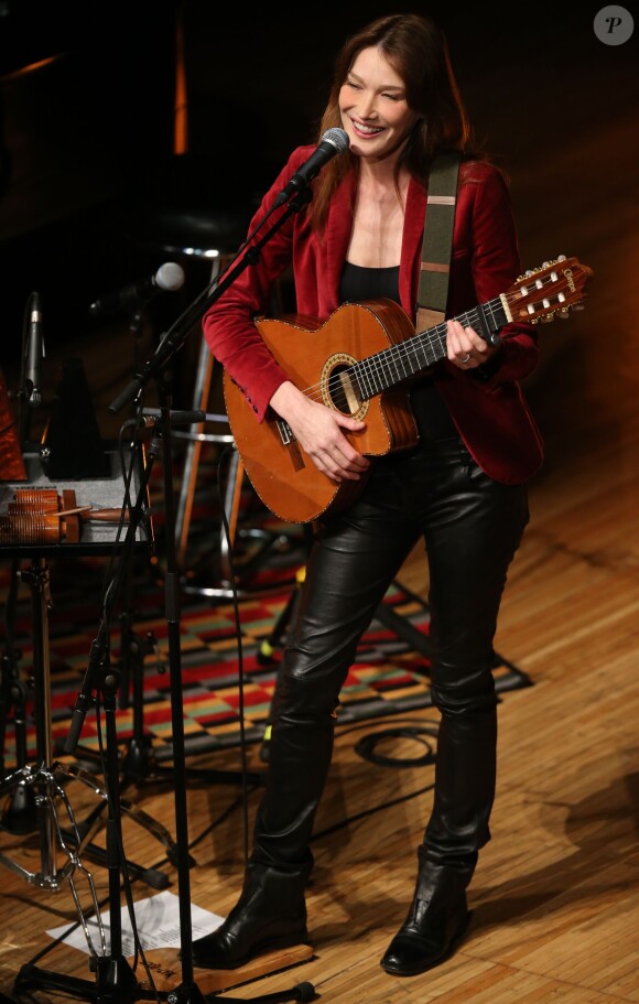 Carla Bruni-Sarkozy en concert à la maison internationale de la musique de Moscou, le 2 juin 2014.02/06/2014 - Moscou