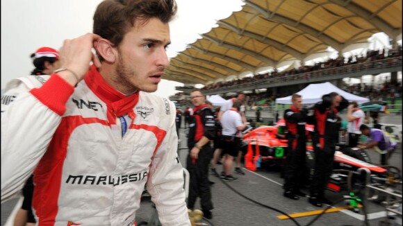 Jules Bianchi se bat pour sa vie : sa famille réunie, son père ''garde espoir''