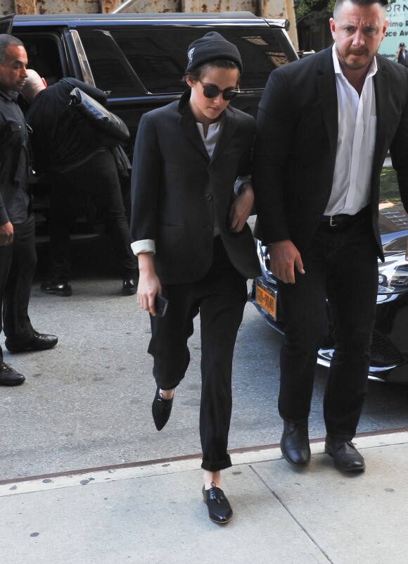 Kristen Stewart dans les rues de New York, le 8 octobre 2014, la joue boyish. Un look qui lui va à ravir