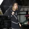 Taylor Swift dans un look graphique se balade dans les rues de New York