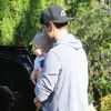 Josh Duhamel avec son fils Axl à Brentwood, Los Angeles, le 8 octobre 2014.