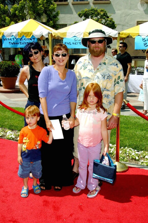 Elizabeth Peña et sa famille à Los Angeles, le 1er juillet 2002.