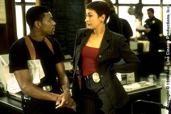 Chris Tucker et Elizabeth Peña dans "Rush Hour", de Brett Ratner en 1998.