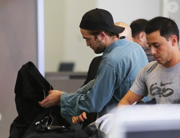 Robert Pattinson à l'aéroport de Los Angeles pour prendre un vol à destination de Toronto, le 8 septembre 2014.