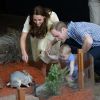 Kate Middleton, le prince William et le prince George de Cambridge le 20 avril 2014 au Zoo de Taronga à Sydney, en Australie.