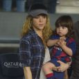  La chanteuse Shakira, enceinte, et son fils Milan sont venus encourager Gerard Piqu&eacute; et le FC Barcelone au Camp Nou le 18 octobre 2014. 