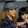 La chanteuse Shakira, enceinte, et son fils Milan sont venus encourager Gerard Piqué et le FC Barcelone au Camp Nou le 18 octobre 2014.