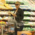 Exclusif - Amber Rose en pleine mission courses dans un supermarché Ralph's à Los Angeles, le 16 octobre 2014.