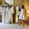 Exclusif - Emilie Dequenne essaye sa robe de mariée avec Milla, sa fille, à Paris, le 5 octobre 2014, une création Delphine Manivet
