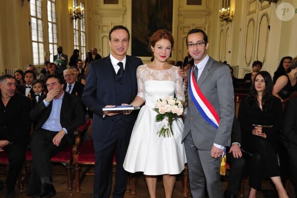 Exclusif - Emilie Dequenne, entre son époux Michel Ferracci et le maire du 10e arrondissement, Rémi Féraud - Mariage de Michel Ferracci et Emilie Dequenne à la mairie du 10e arrondissement, le samedi 11 octobre 2014 à Paris.