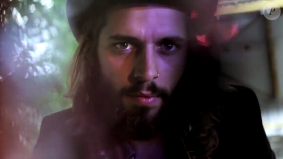Gaël et Priscilla Lopes dans le clip de Ma petite peau t'aime, en septembre 2014