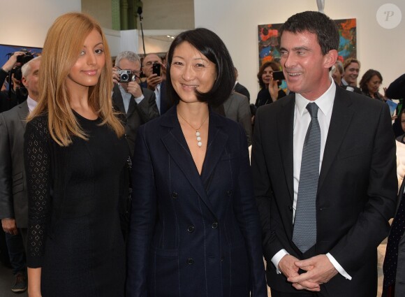 Zahia Dehar, le premier ministre Manuel Valls et la ministre de la culture Fleur Pellerin - Soirée de vernissage de la FIAC 2014 organisée par Orange au Grand Palais à Paris le 22 octobre 2014.