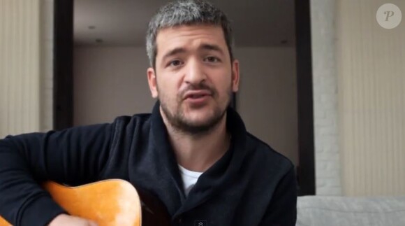 Grégoire est de retour avec le clip Dis-moi