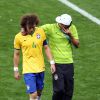 David Luis et Thiago Silva après la débâcle face à l'Allemagne (7-1) en demi-finale de la Coupe du monde au Brésil, à l'Estadio Mineirao de Belo Horizonte le 8 juillet 2014