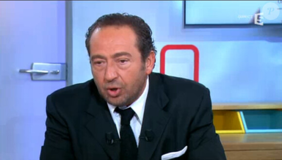 L'humoriste Patrick Timsit sur le plateau de C à vous, le jeudi 23 octobre 2014 sur France 5.